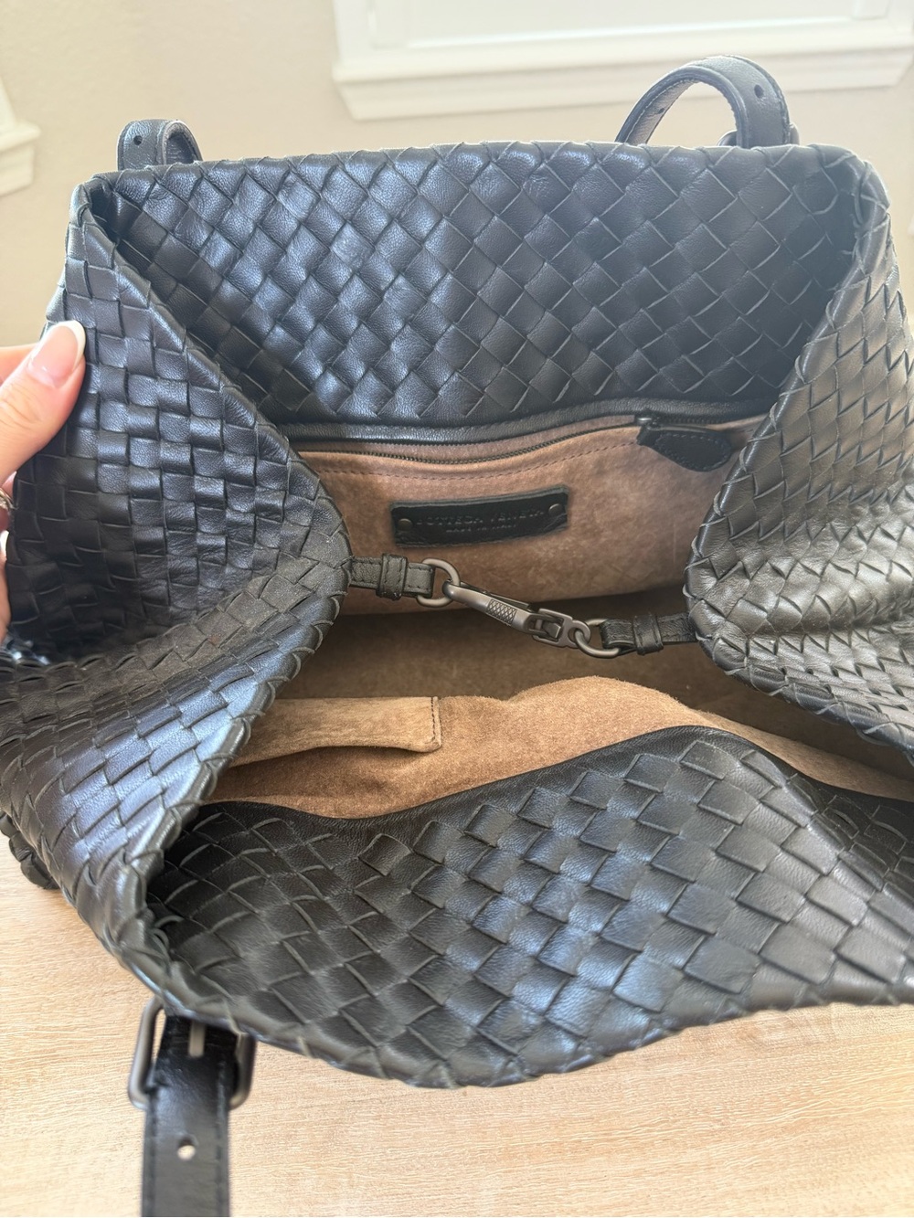 Bottega Veneta Black Intrecciato Woven Leather Shoulder Bag - Picture 4 of 11